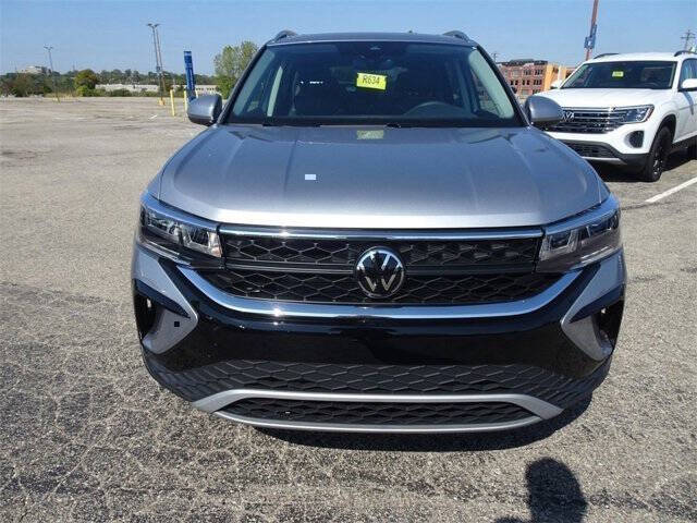 2024 Volkswagen Taos SE 4Motion