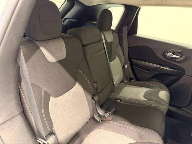 2016 Jeep Cherokee Sport