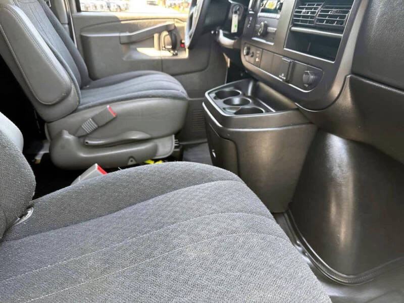 2024 GMC Savana 2500