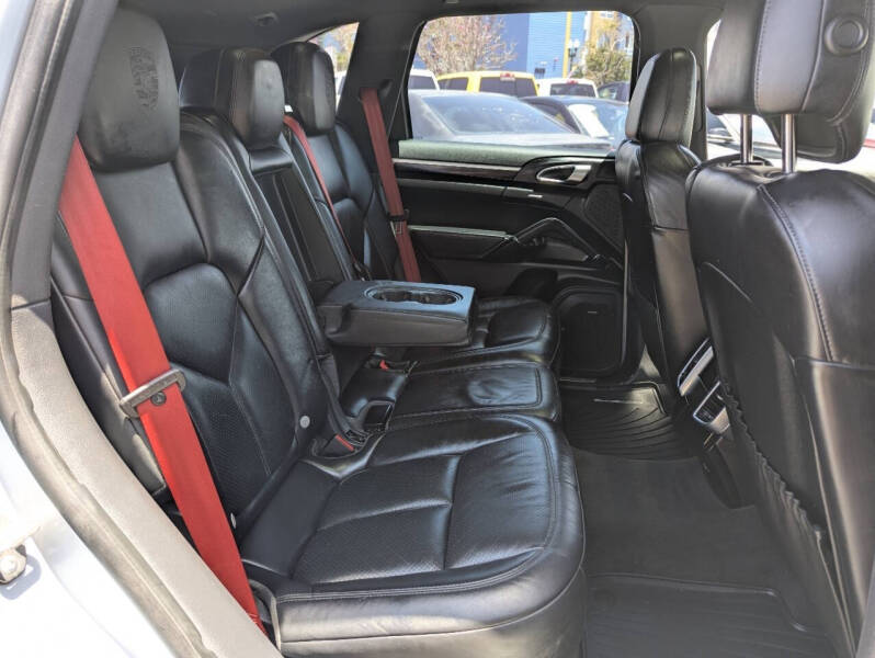 2017 Porsche Cayenne S E-Hybrid Platinum Edition