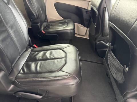 2017 Chrysler Pacifica Touring-L