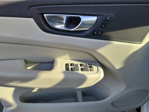 2024 Volvo XC60 B5 Core Dark Theme