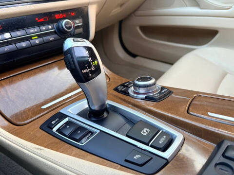 2012 BMW 5 Series 528i