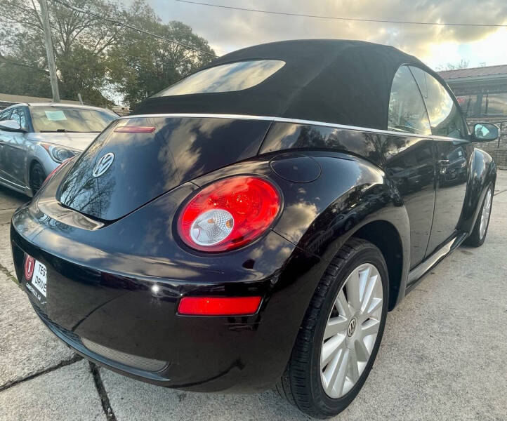 2008 Volkswagen New Beetle SE photo 9