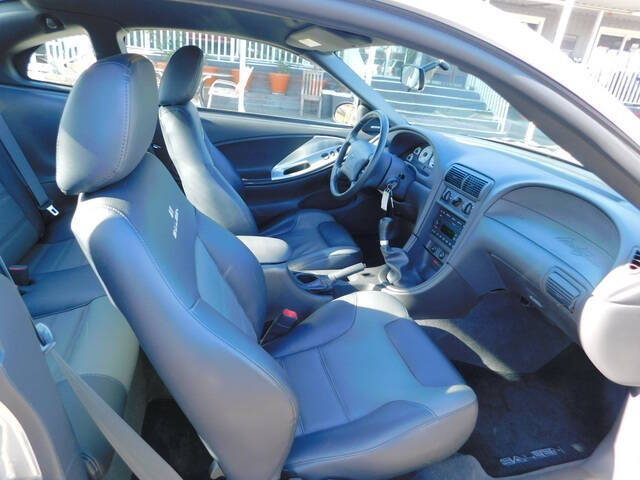 2004 Ford Mustang GT Deluxe