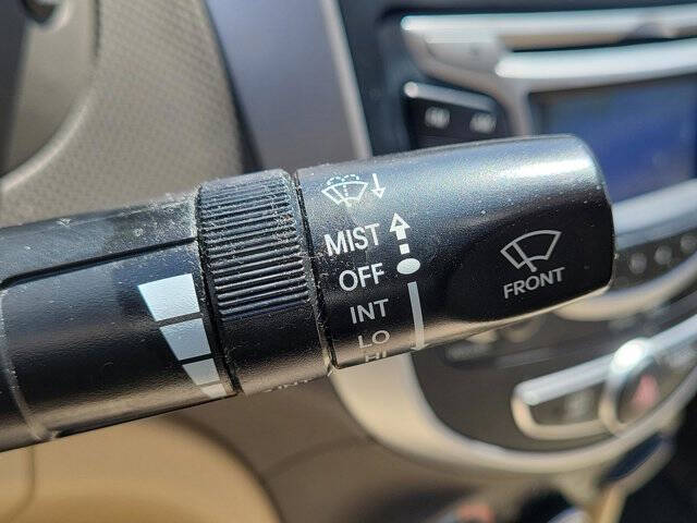 2012 Hyundai Accent GLS