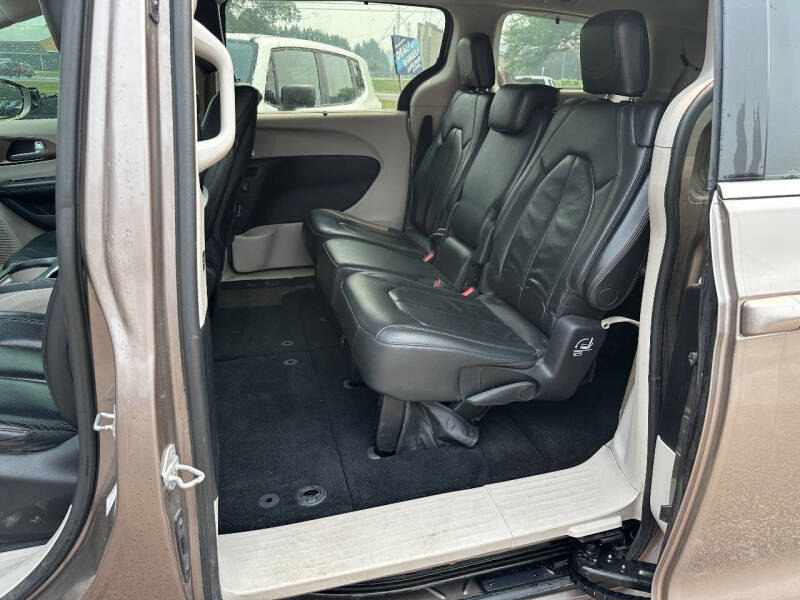 2017 Chrysler Pacifica Touring-L Plus