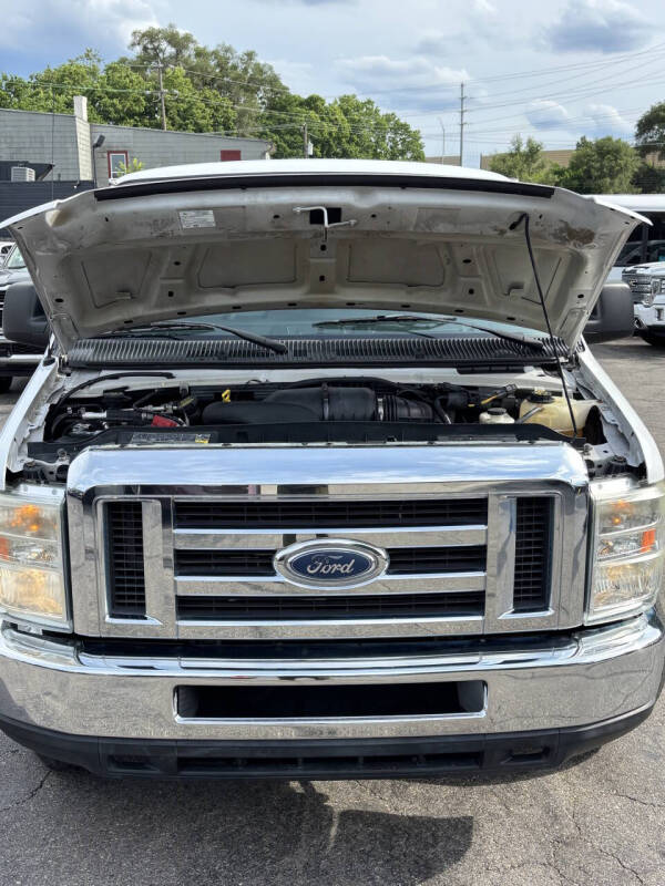 2009 Ford E-Series E-350 SD XL