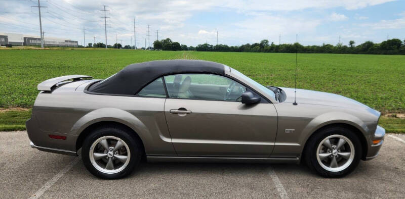 2005 Ford Mustang GT Deluxe