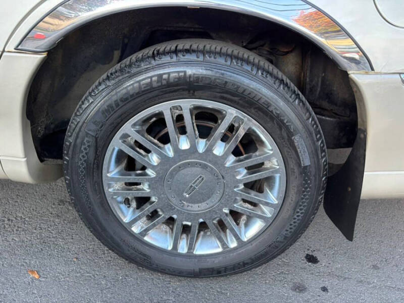 2007 Lincoln Town Car Signature Limited