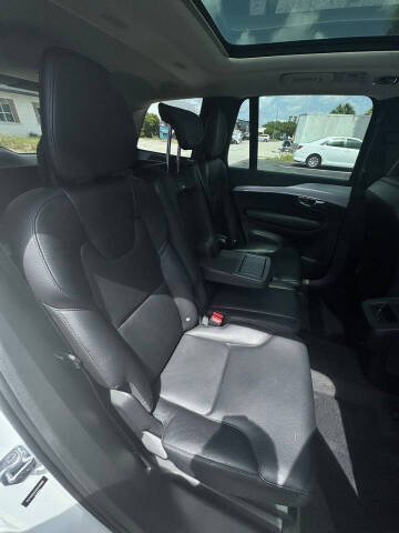 2017 Volvo XC90 T5 Momentum