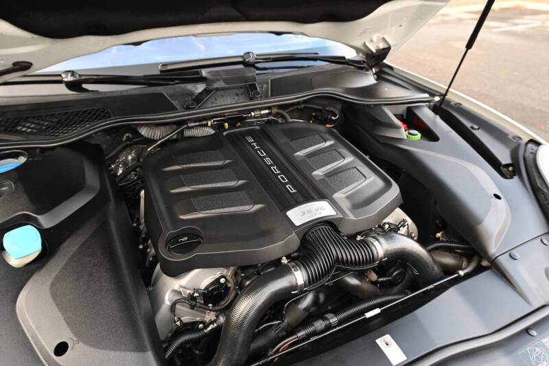 2016 Porsche Cayenne GTS