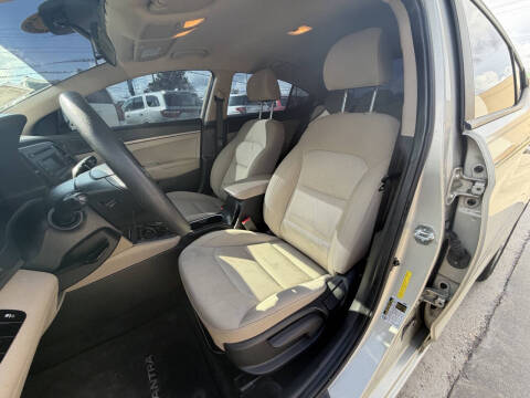 2017 Hyundai Elantra SE