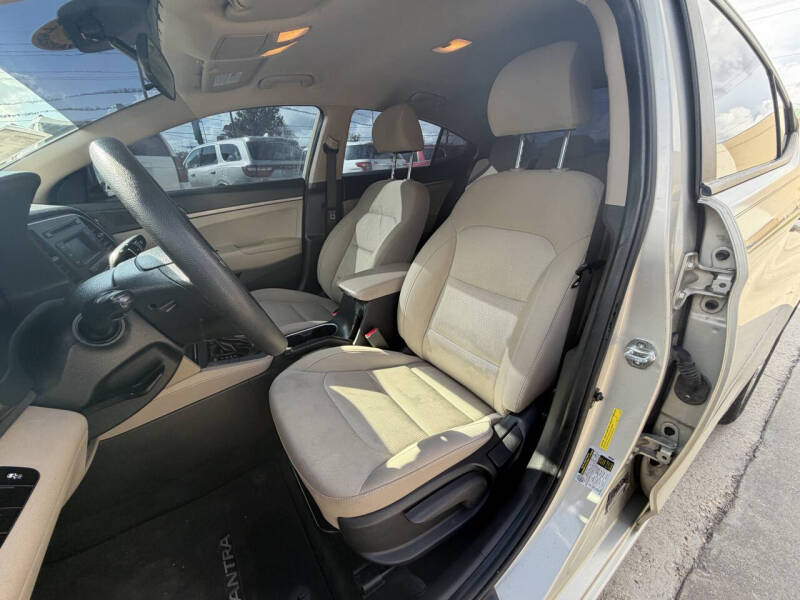 2017 Hyundai Elantra SE