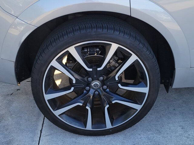 2023 Volvo XC60 B5 Ultimate Dark Theme