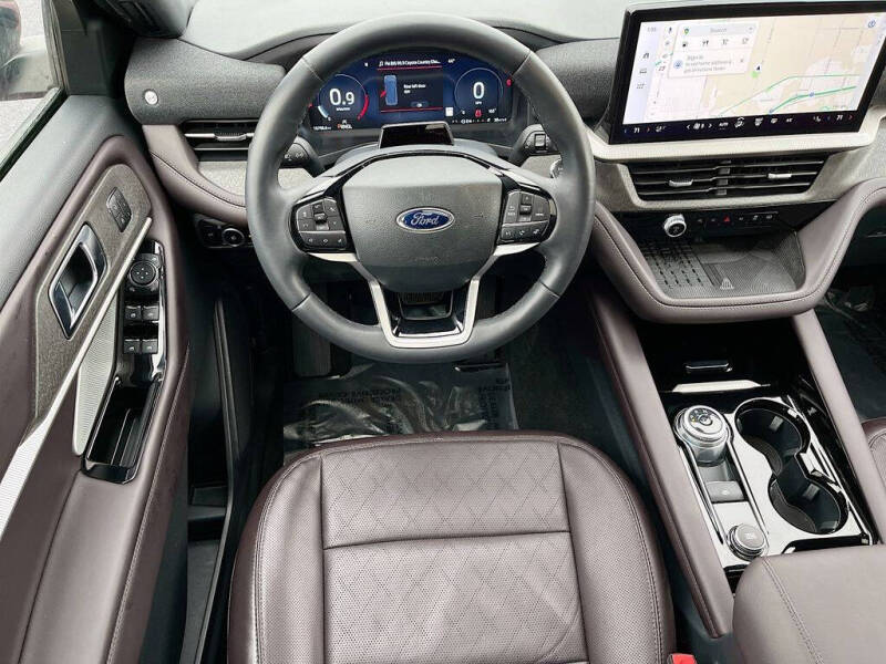 2025 Ford Explorer Platinum