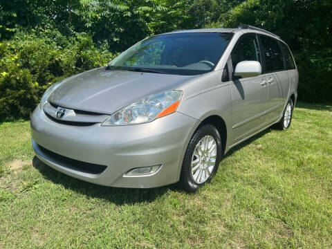 2009 Toyota Sienna for sale at PUTNAM AUTO SALES INC in Marietta OH