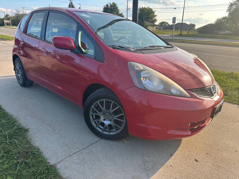 Used 2012 Honda Fit Base with VIN JHMGE8H3XCC027463 for sale in Oak Creek, WI