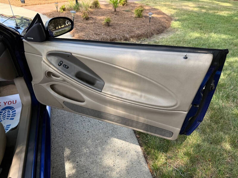 2004 Ford Mustang GT Deluxe