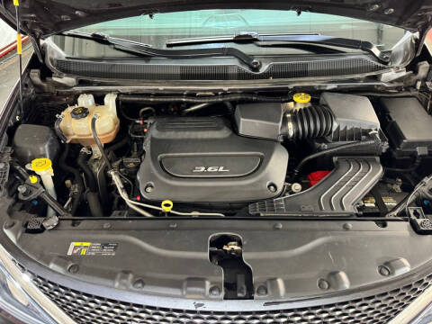 2017 Chrysler Pacifica Touring-L