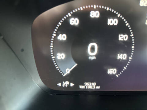 2017 Volvo XC90 T6 Momentum