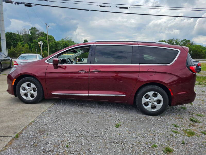 2017 Chrysler Pacifica Touring-L Plus