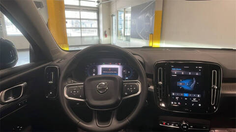 2025 Volvo XC40 B5 Core Bright Theme