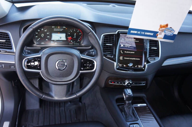 2016 Volvo XC90 T6 Momentum