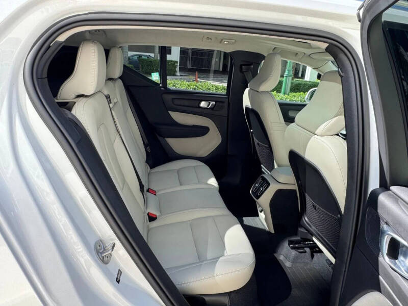 2024 Volvo XC40 B5 Plus Bright Theme