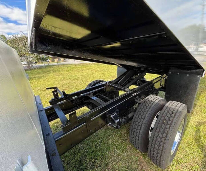 2018 Freightliner M2 106
