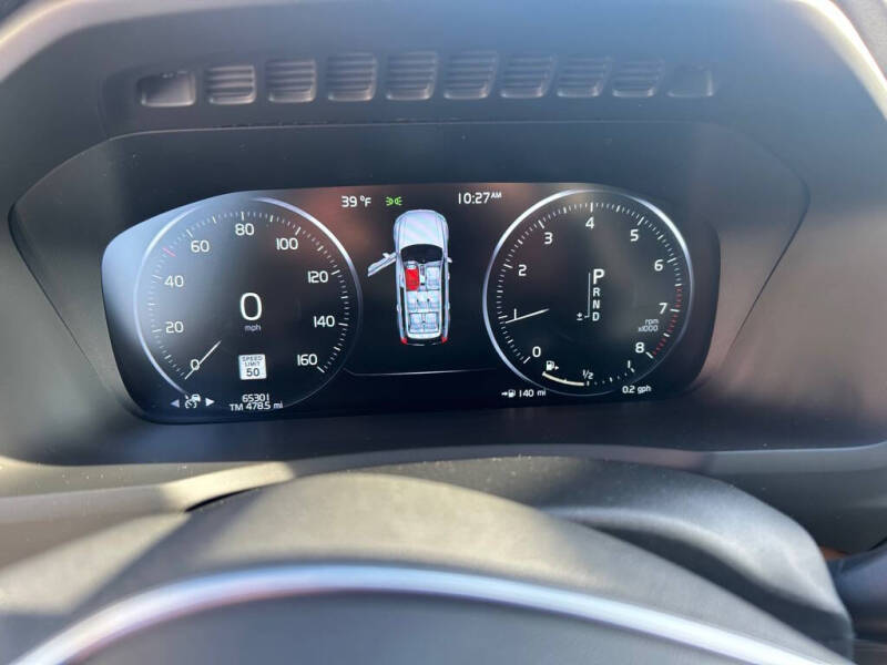 2022 Volvo XC90 T6 Momentum 7-Passenger