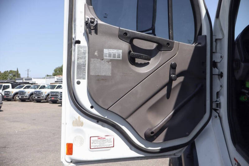 2013 Freightliner M2 112