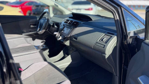 2014 Toyota Prius v Five