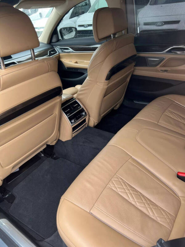 2022 BMW 7 Series 740i