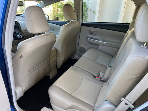 2013 Toyota Prius v Five