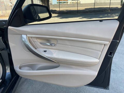 2012 BMW 3 Series 328i