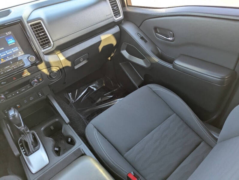 2024 Nissan Frontier SV