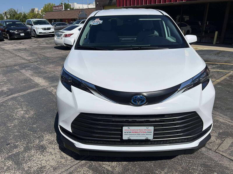2025 Toyota Sienna LE 8-Passenger