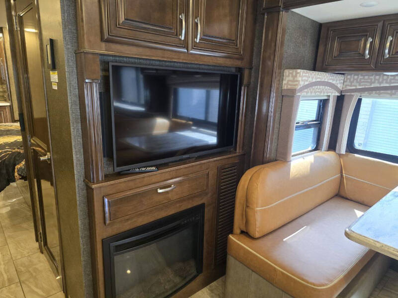 2017 Thor Motor Coach Aria