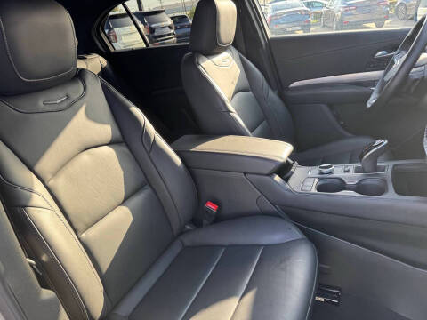 2025 Cadillac XT4 Premium Luxury