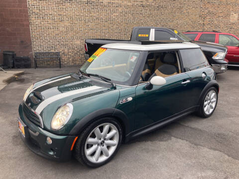 2005 MINI Cooper for sale at RON'S AUTO SALES INC in Cicero IL
