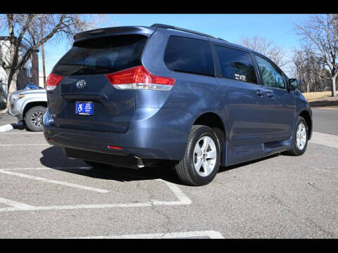 2013 Toyota Sienna LE Mobility 7-Passenger