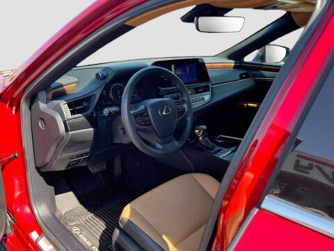 2025 Lexus ES 300h