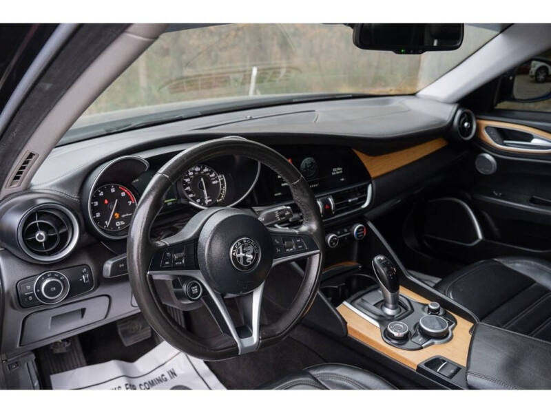 2017 Alfa Romeo Giulia Ti