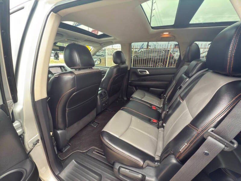 2020 Nissan Pathfinder SL