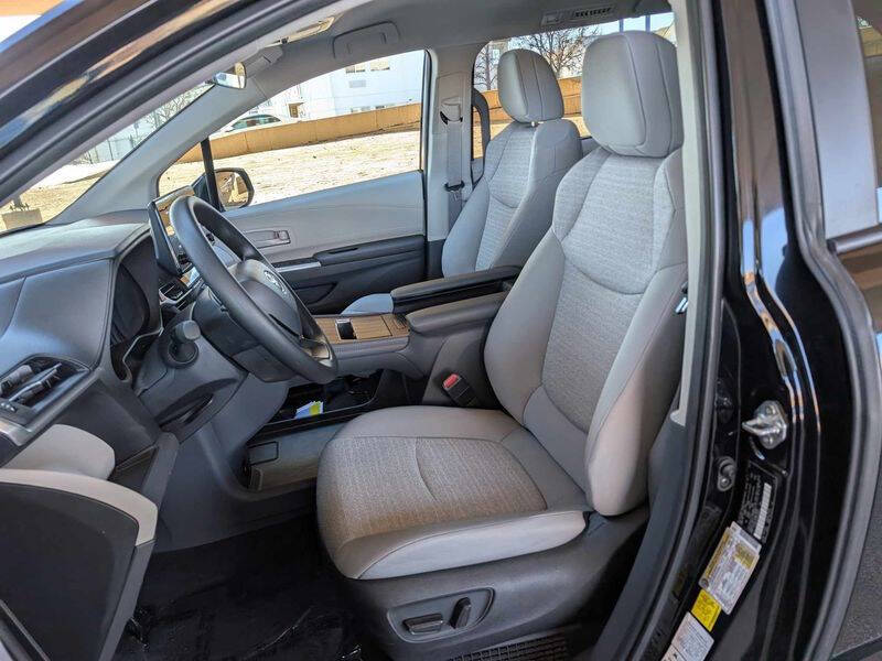2025 Toyota Sienna LE 8-Passenger