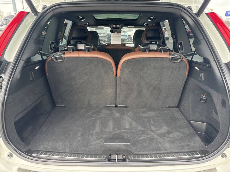 2024 Volvo XC90 Recharge T8 Ultimate Bright Theme 7P