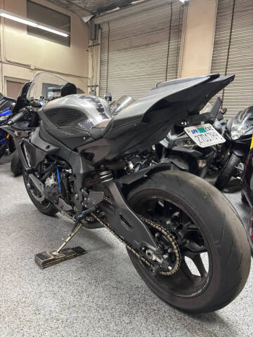 2017 Yamaha YZF-R1