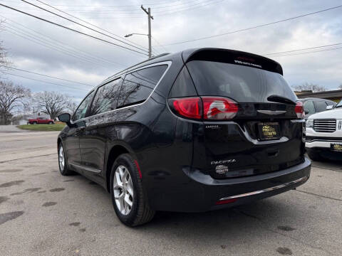2017 Chrysler Pacifica Touring-L