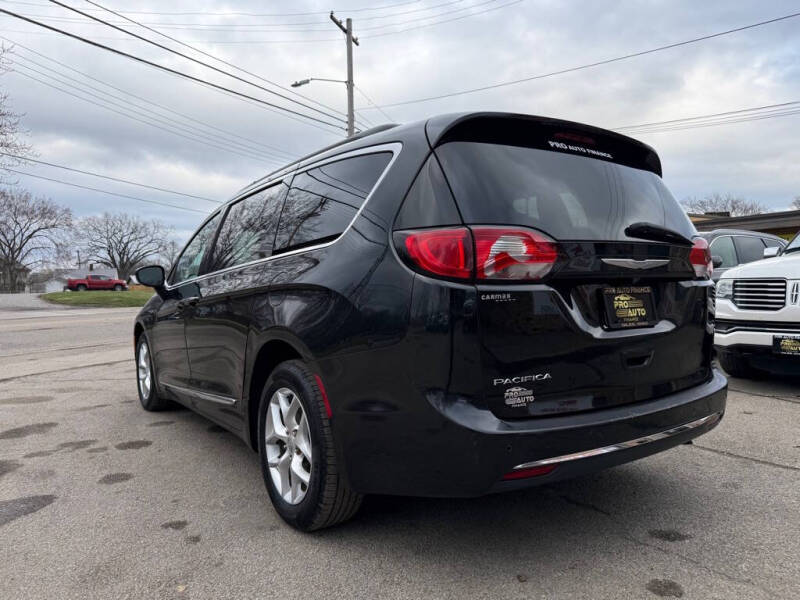 2017 Chrysler Pacifica Touring-L